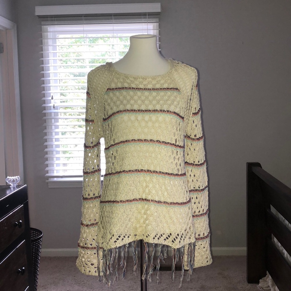 M cream crochet long sleeve hooded sweater